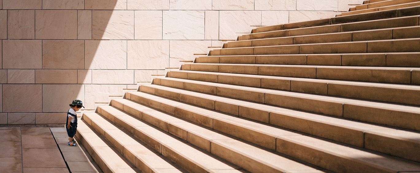 Pillangó, kiterjesztett szárnyakkal repül, a pillangó a reinkarnáció szimbóluma